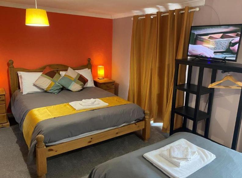 Hotel Kings Arms Llandysul Esterno foto