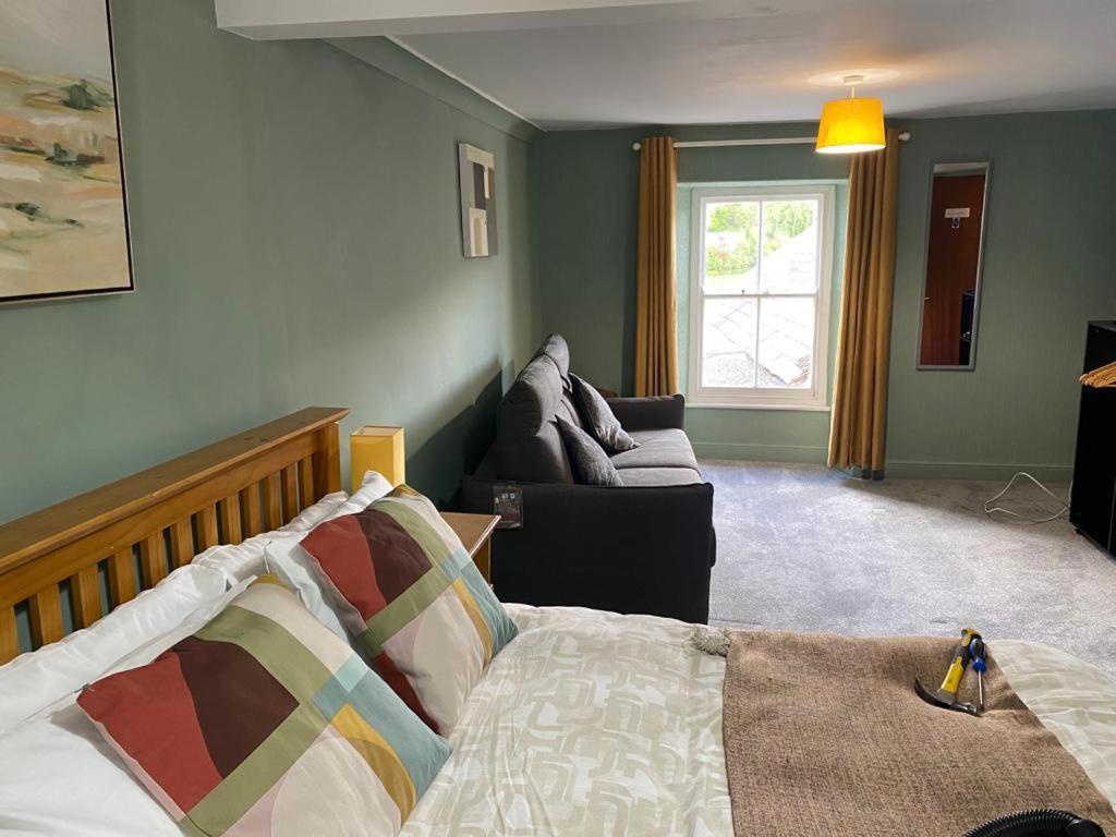Hotel Kings Arms Llandysul Esterno foto